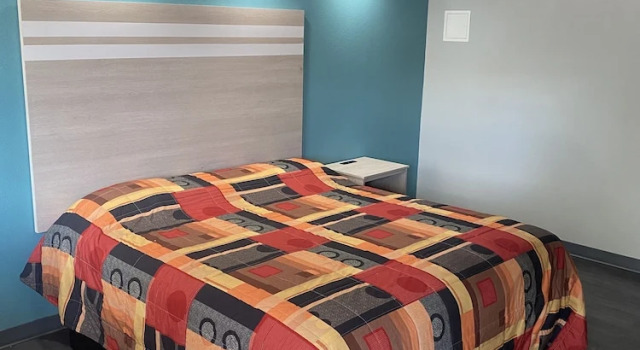 McGuires Motor Inn, Varaa Hotelli  