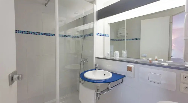Номер Superior Logis Hôtel Alizéa Le Mans Nord