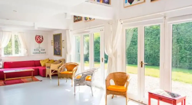 Host Stay Hen Barn