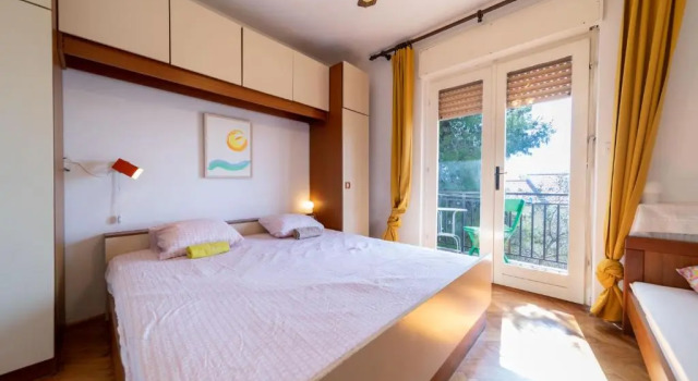 Fia 70s Beach Apartment, Rezerwuj Apartament Hotele w Kvarner Islands z parkingiem, Parking