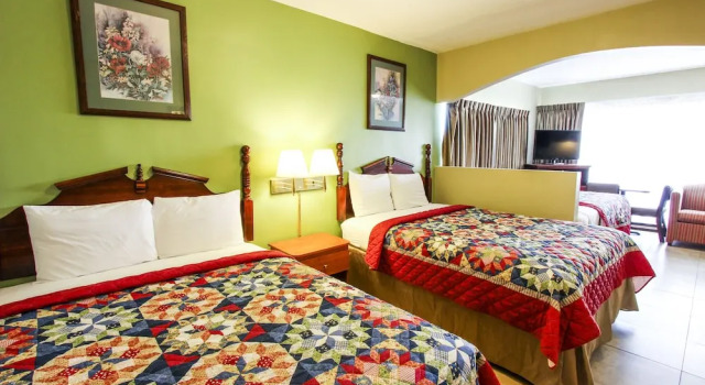 Полулюкс Oceans Beach Resort & Suites