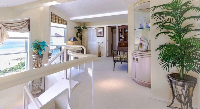 Siesta Breakers Penthouse on the Beach, Забронировать Апартаменты/квартира Отели Сиеста-Ки с парковкой, Парковка