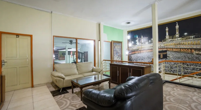 Hotel & Kost 37 by OYO Rooms, Book Hotel Jakarta Jakarta Province