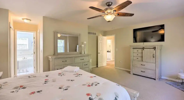 Poconos Escape w/ Hot Tub & Fire Pit