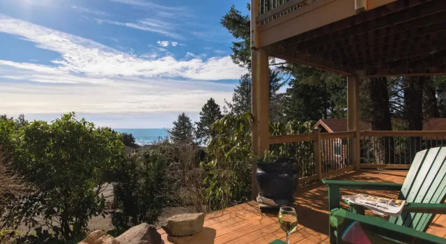 Coastal Getaway in Manzanita w Fire Pit, Guest House & Views Seagrove by Avantstay, 予約 ゲストハウス マンザニータ North Oregon Coast