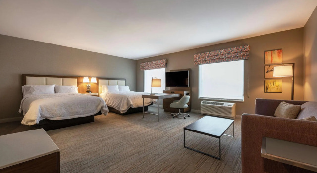 Четырёхместный люкс Hampton Inn & Suites Charlottetown