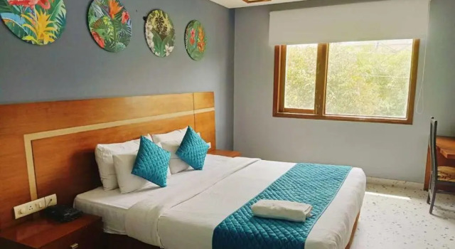 Номер Deluxe Asian Suites IFFCO Metro Station Gurugram