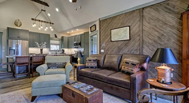 The Owlery, Walk to Town, Buchen Sie Ferienhaus Highlands North Carolina