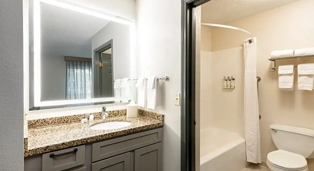 Четырёхместный люкс c 1 комнатой Candlewood Suites Eagan - Mall of America Area by IHG
