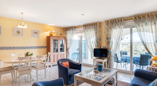 Modern Holiday Home in Saint-raphaël With Private Pool