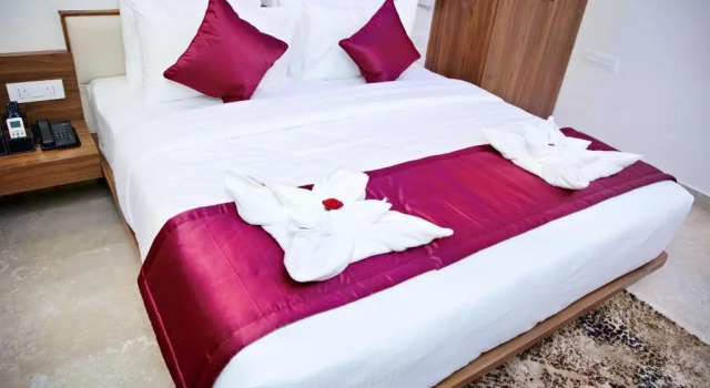 Люкс Villa Grand Hotel Near Kempegowda International Airport