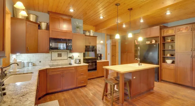 Коттедж Enchanting Glacier Park Getaway by Flathead Lake!
