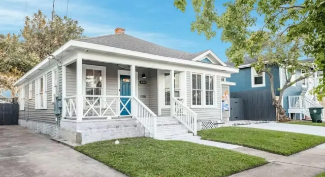 Shorty s Bungalow Dog-friendly w Private Hot Tub