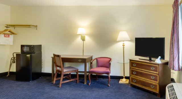 Econo Lodge, Забронировать Отель Саттон Массачусетс