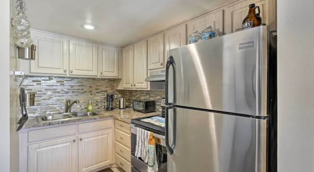 Апартаменты Walk to Beach & Dining: Sunny St Pete Condo!