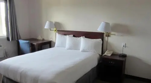 Royal Oak Inn and Suites & RV Park, Забронировать Отель Отели Британской Колумбии 4 звезды, 4*