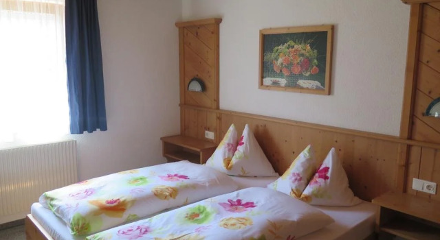 Appartment Nill, Rezerwuj Hotel Hotele w Tyrol z parkingiem, Parking