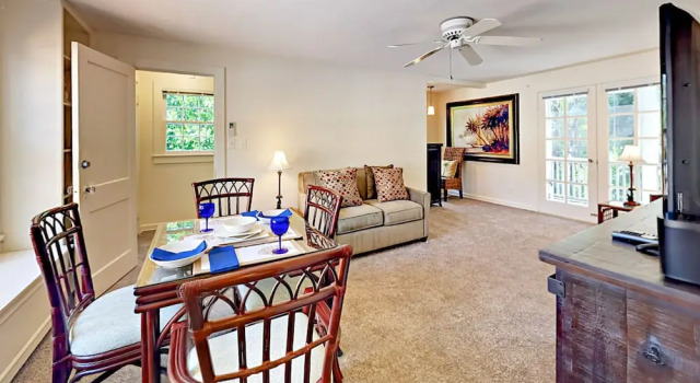 El Cid Tropical Getaway Home 4 Bedrooms 4 Bathrooms Home, Забронировать Дом для отпуска Уэст-Палм-Бич Palm Beach County, рядом с Mar-a-Lago