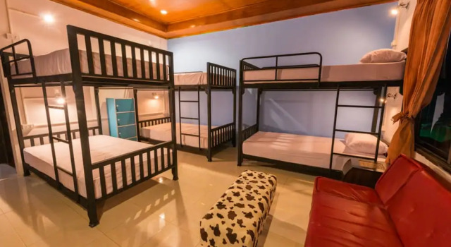 Кровать в общем номере с красивым видом из окна Goodtime Beach Hostel - Adults Only