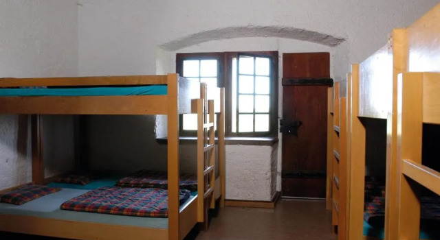 Кровать в общем номере Youth Hostel Mariastein