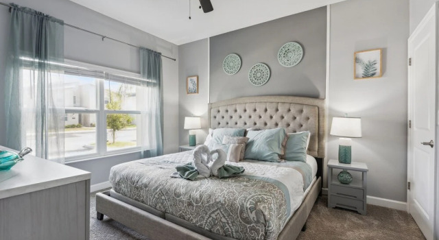 Family Retreat near Disney with Pool & Hot Tub! by RedAwning, Varaa Hotelli Kissimmee Kissimmee