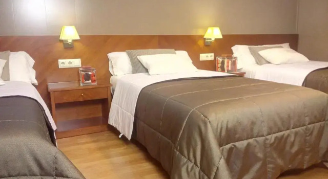 Трёхместный номер Standard Hotel Avenida