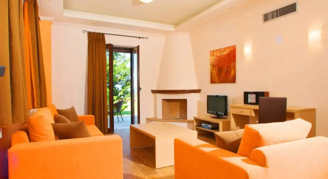 Beautiful 2 Bedroom Villa With Private Pool on the Island os Lefkada, Забронировать Вилла Отели периферии Ионических островов с бассейном, Бассейн