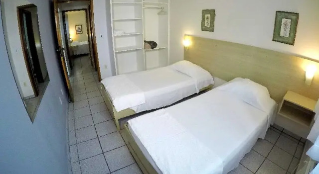 Четырёхместный номер Standard с балконом Balmare Hotel