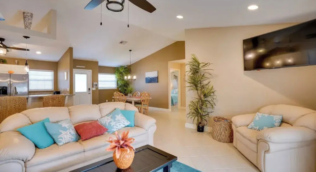 Pool & Outdoor Bar: Cape Coral Home, Забронировать Дом для отпуска Виллы Кейп-Корал, Вилла