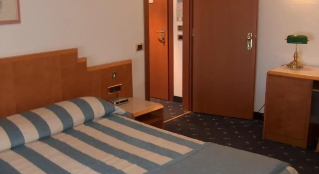 Полулюкс Miceneo Palace Hotel