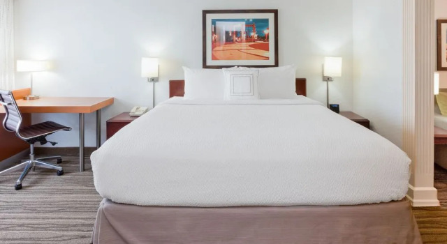 SpringHill Suites Minneapolis Eden Prairie, Varaa Hotelli Hotellit Minnesota pysäköinnillä, Pysäköinti