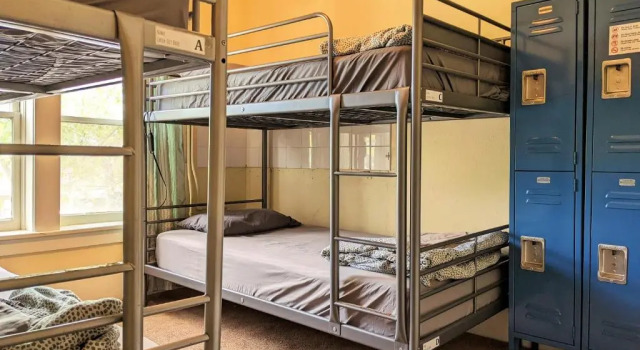 Кровать в общем номере Bunk & Brew Historic Lucas House - Hostel