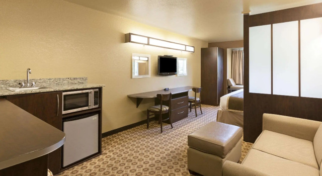 Двухместный люкс Microtel Inn & Suites by Wyndham Searcy