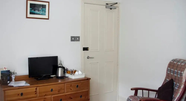 Airlie House B&B, Забронировать Отель «постель и завтрак» Отели Стратайр с парковкой, Парковка