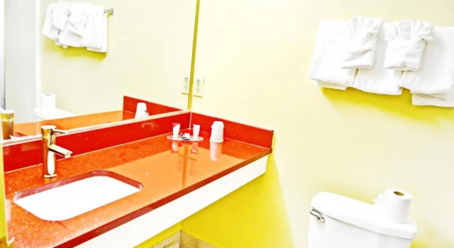 Четырёхместный номер Deluxe Flagship Inn & Suites