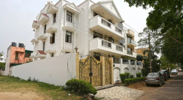 OYO 4787 Country Inn Stay, Varaa Hotelli Faridabad Haryana