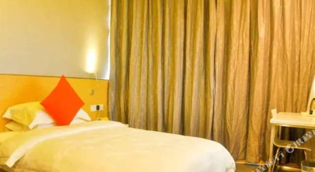 No. 8 Chain Hotel (Shenzhen East Railway Station, Buji Metro Station)