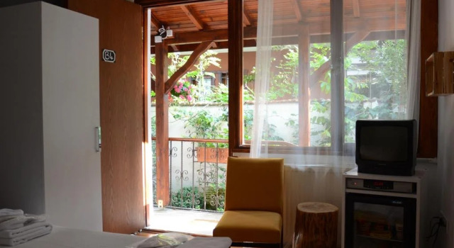 The Red Witch Boutique Hotel, Забронировать Бутик-отель Сапанджа Мраморноморский регион, рядом с Озеро и птичий парк Сапанджа