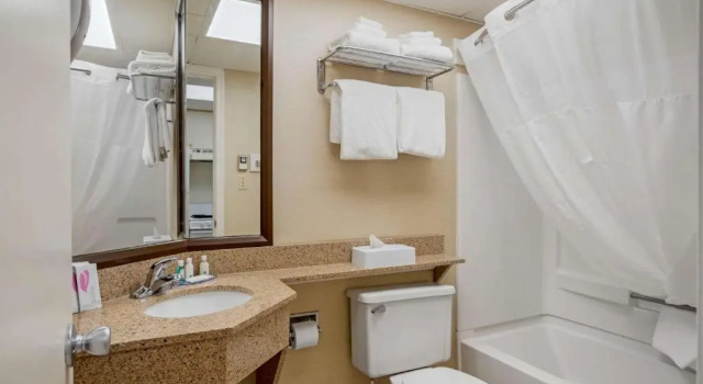 Люкс Quality Inn & Suites Ocean City Fenwick