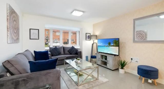Luxury 5 bedroom Serviced Hse Leavesden