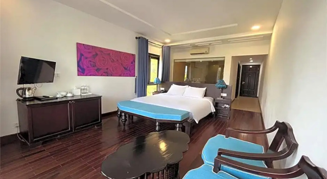 Номер Standard с балконом и с видом на бассейн Thanh Binh Riverside Hoi An