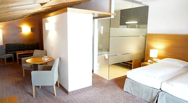Полулюкс Quality Hosts Arlberg - Hotel Goldenes Kreuz B&B - Sommerkarte Premium inklusive