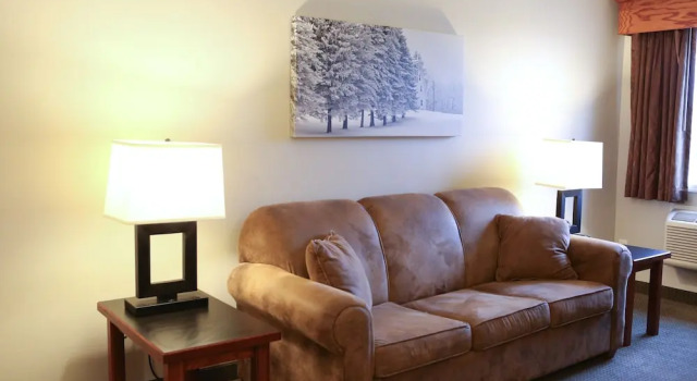 Люкс GrandStay Hotel & Suites Perham