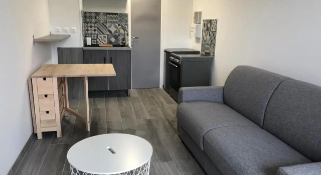 Studio à 50 m de la mer avec parking privatif