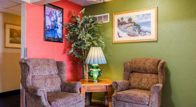 Econo Lodge Interstate 35 Exit 183