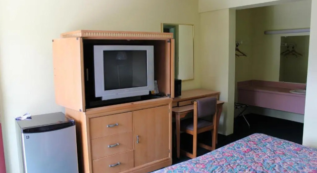 Travelers Inn Gainesville, Buchen Sie Gasthaus Gainesville Florida