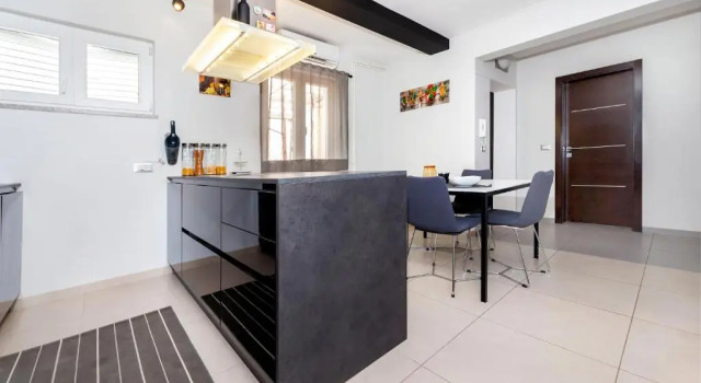 Apartment Cave, Забронировать Апартаменты/квартира Апартаменты Ровинь, рядом с Church of Saint Benedict Rovinj, Апартаменты/квартира