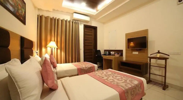 Номер Deluxe Hotel Grand Regency by JMD Group Near Delhi IGI Airport