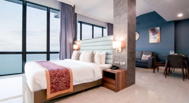 Люкс Premium Hompton Hotel by the Beach