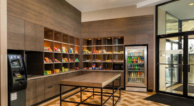 Четырёхместный номер Standard Sheraton Detroit Metro Airport